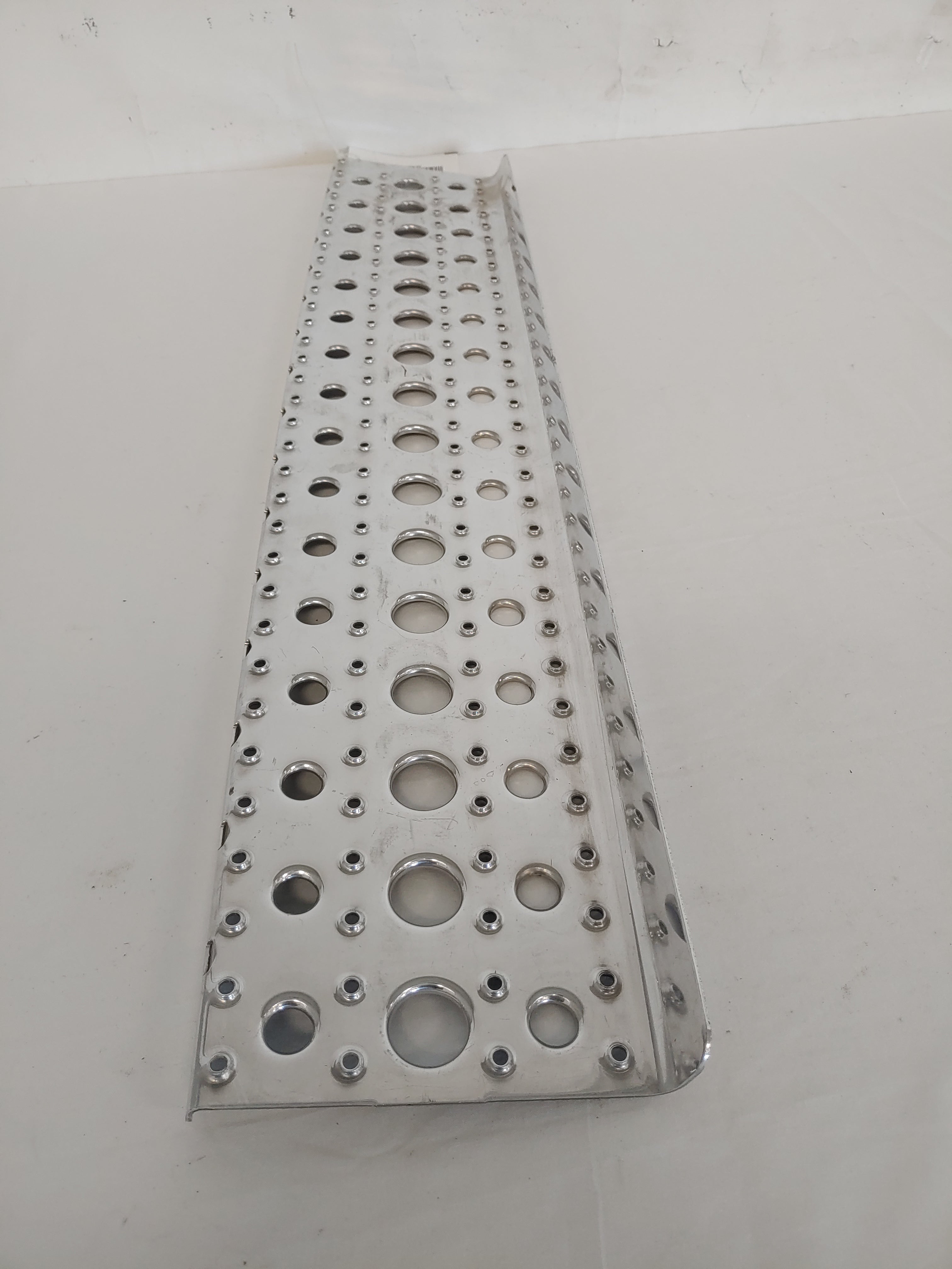 Freightliner RH 32½ Inch Polished Tread Step - P/N: 22-68079-103 (8232522416444)
