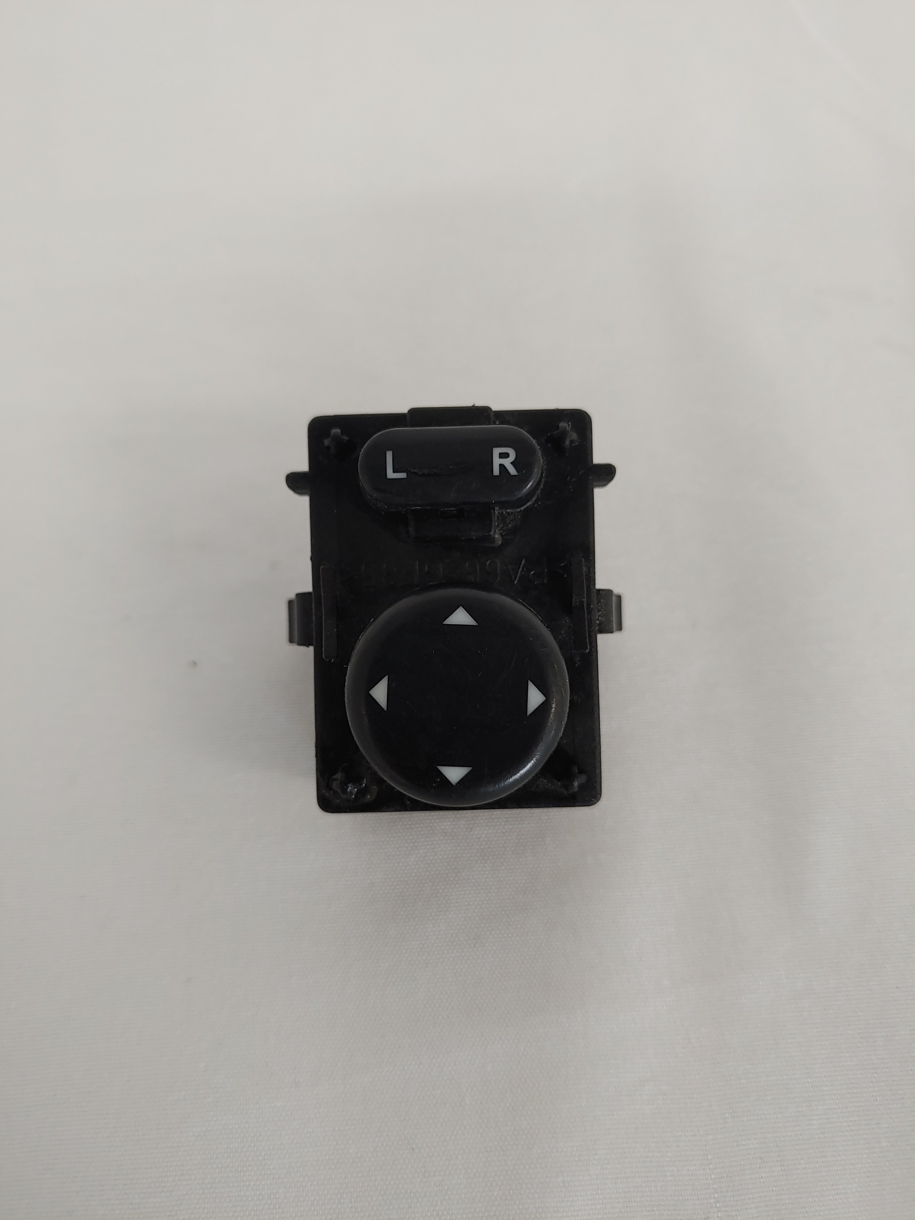 Used Freightliner OEM L & R Mirror Movement Switch - P/N A-004-545-92-07 (8260523295036)