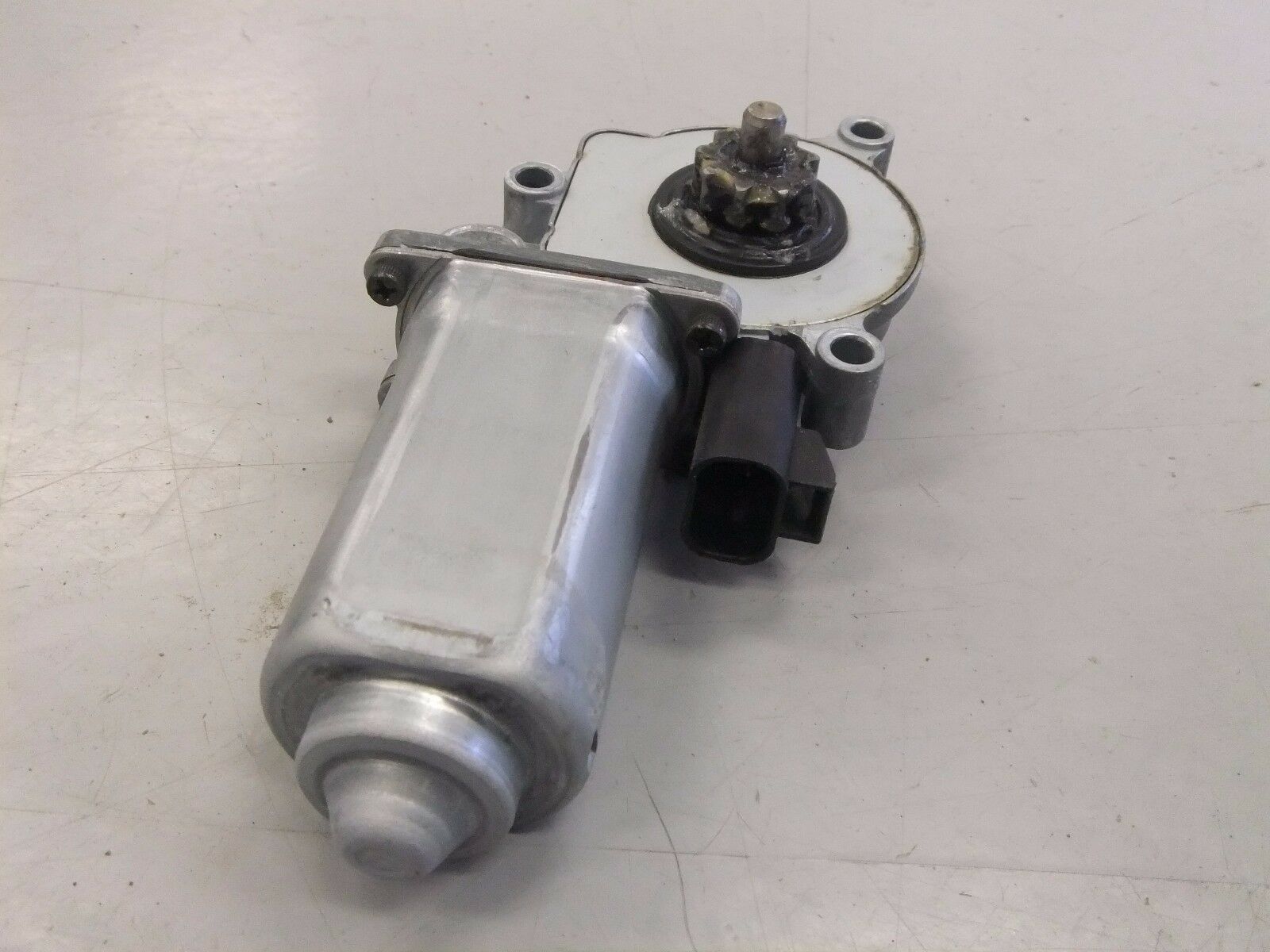 Used Freightliner Window Lift Motor - RH (Passenger's Side) - P/N 16915414 (3939508289622)