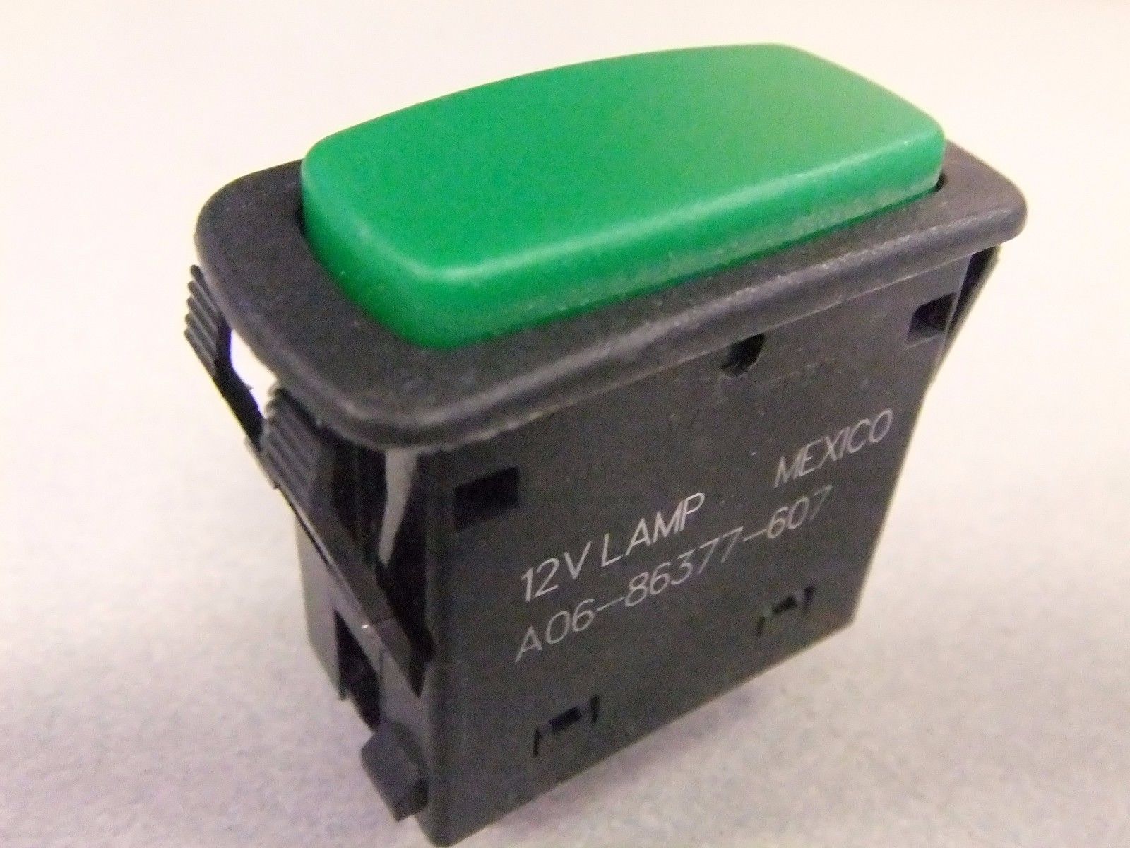 Freightliner M2 12V Green Switch Indicator Light - P/N A06-86377-607 (3939723477078)