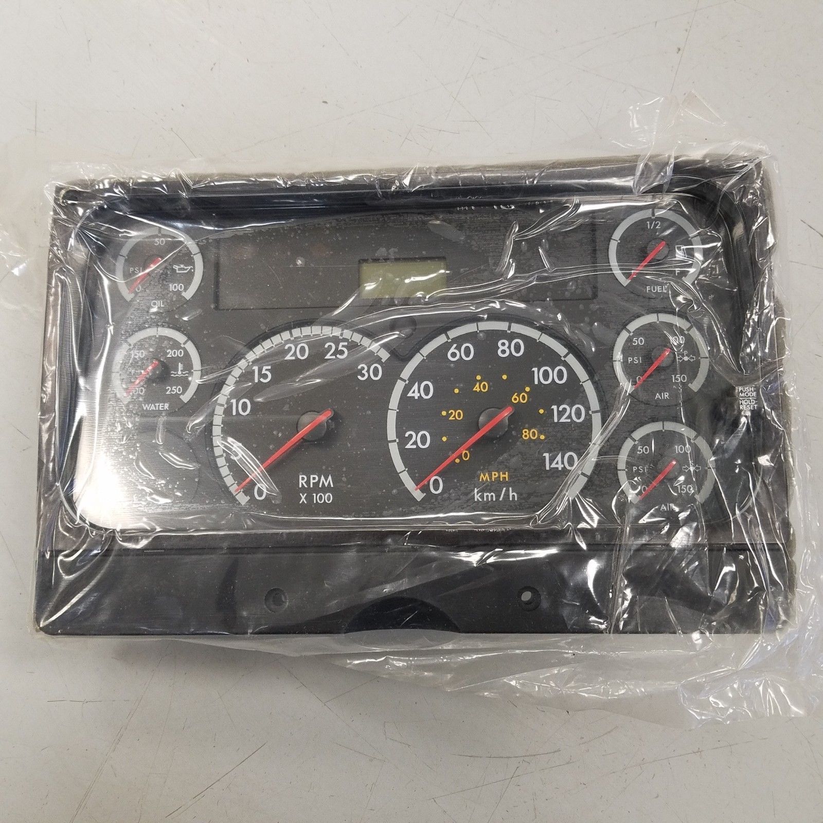 New Freightliner 7-Gauge Dash Instrument Cluster - P/N A22-62118-004 (4023606575190)