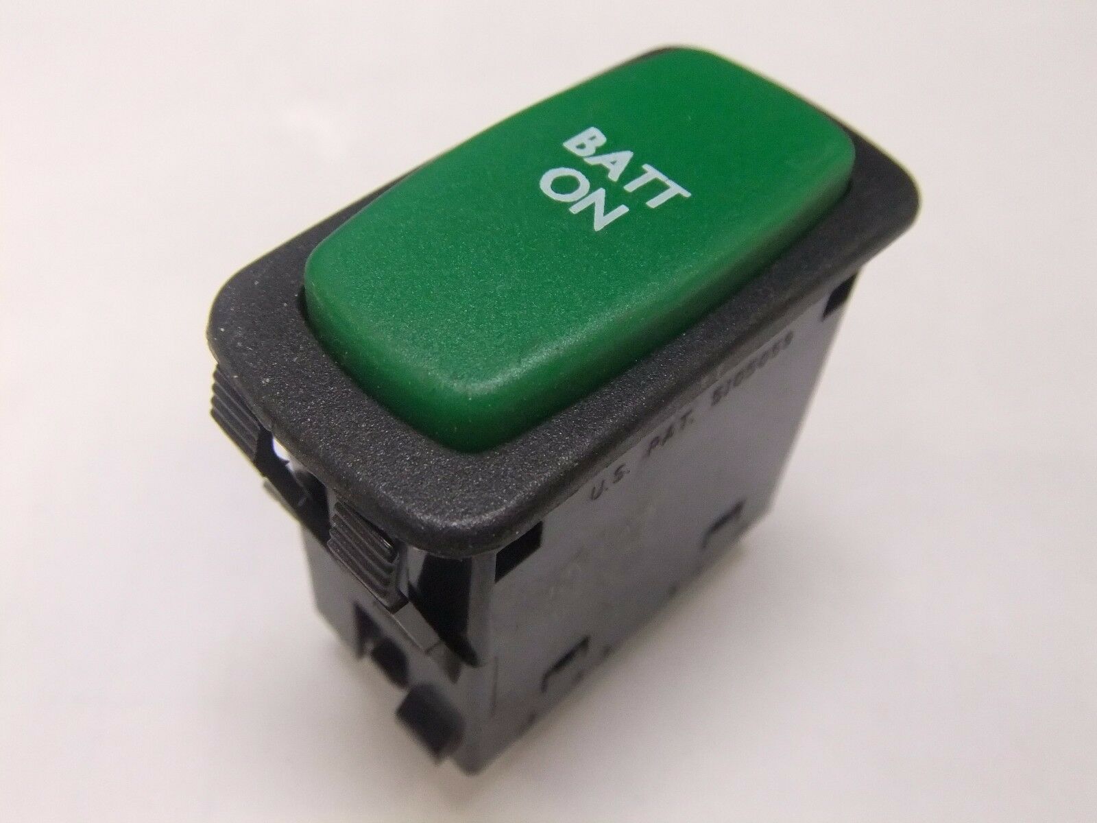 Freightliner Indicator Light - Batt on - 12V - P/N A06-86377-505 (3939722100822)