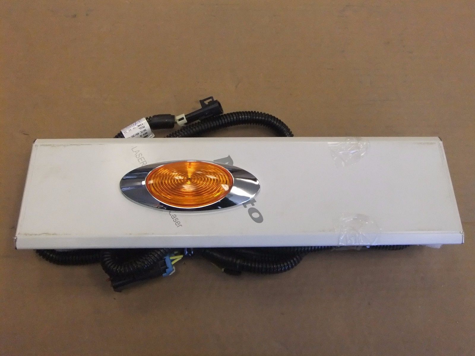 Freightliner 16.5? RH Valance Panel w/ Wire Harness & One Light - A22-64729-011 (4023544905814)