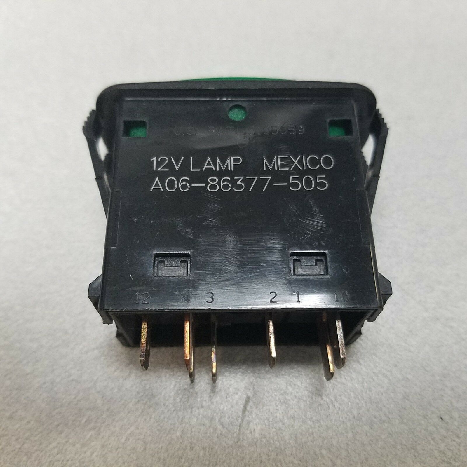 Freightliner Indicator Light - Batt on - 12V - P/N A06-86377-505 (3939722100822)