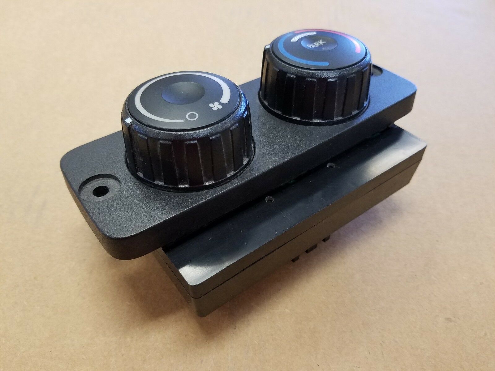 FREIGHTLINER 2-KNOB HVAC CONTROL - P/N A22-73673-000 (4017876926550)