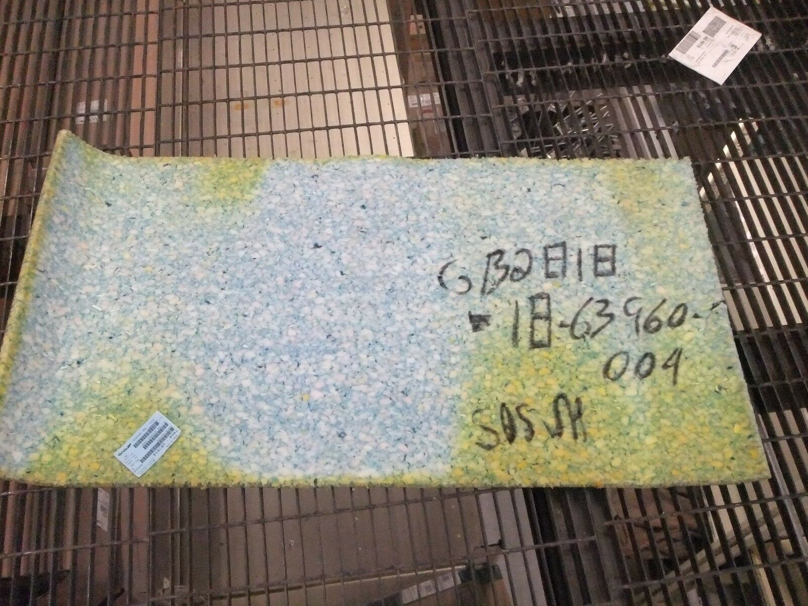 CASCADIA 125 RH FLOOR COVERING - P/N 18-63960-004 (3939540762710)