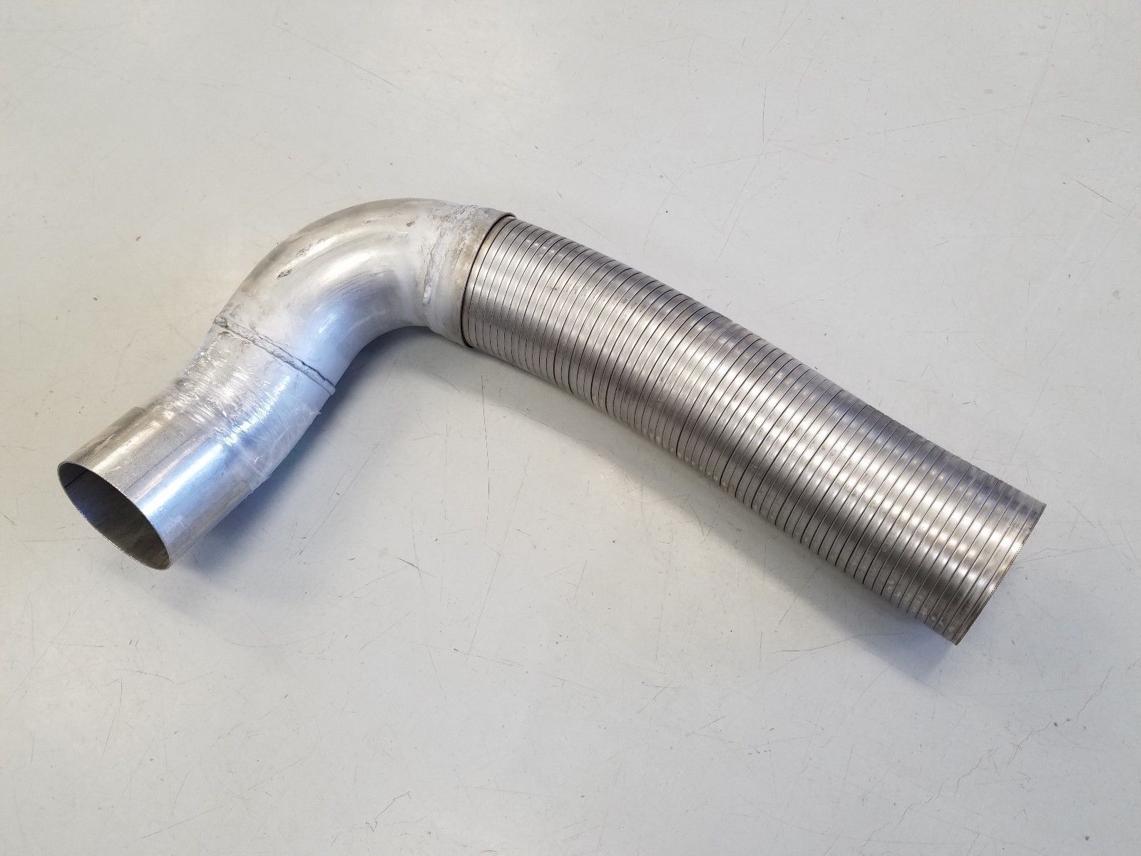 Freightliner 114SD SFA Flex Pipe with Elbow - P/N A04-33311-000 (3939692478550)