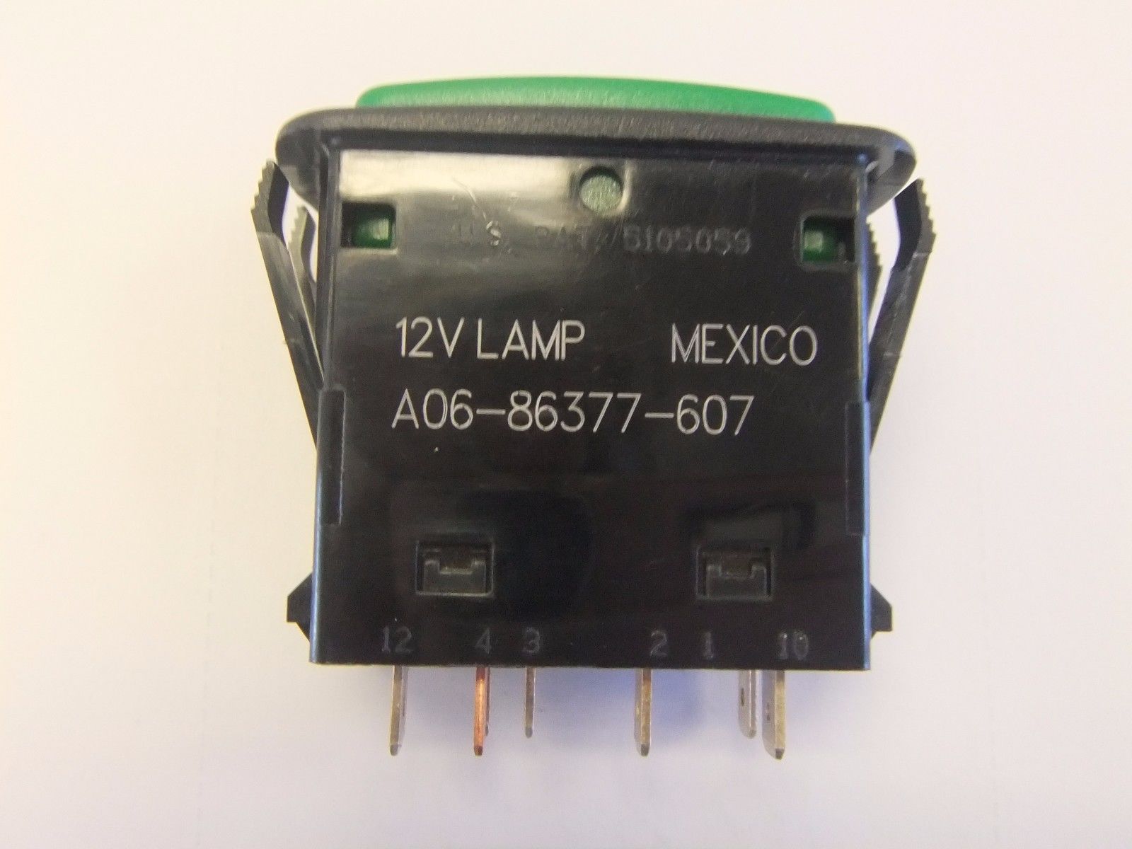 Freightliner M2 12V Green Switch Indicator Light - P/N A06-86377-607 (3939723477078)