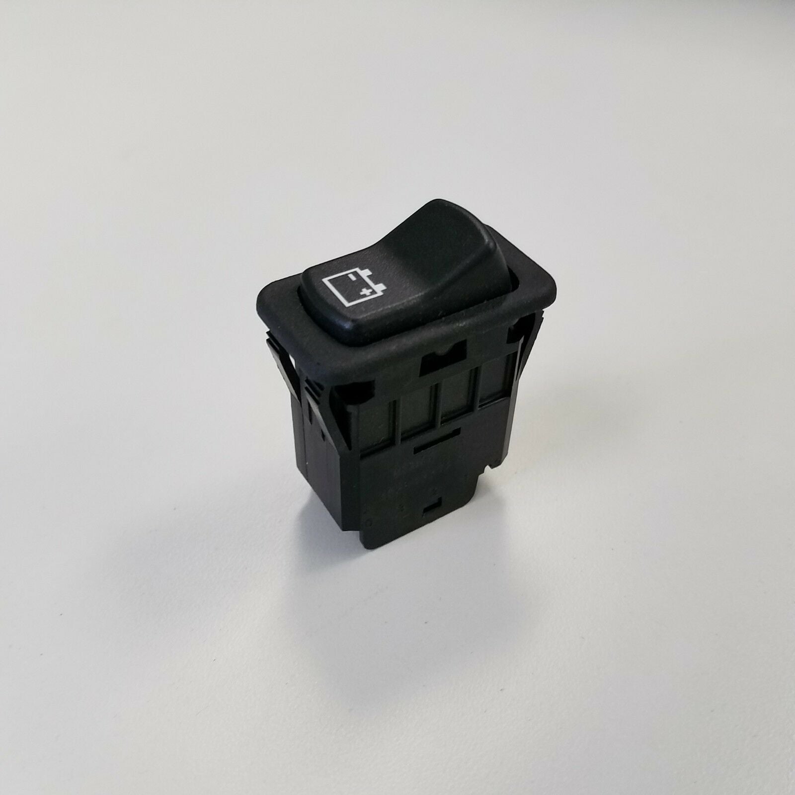 Freightliner Battery Disc. Rocker Switch - P/N A06-43378-011 (3939701194838)
