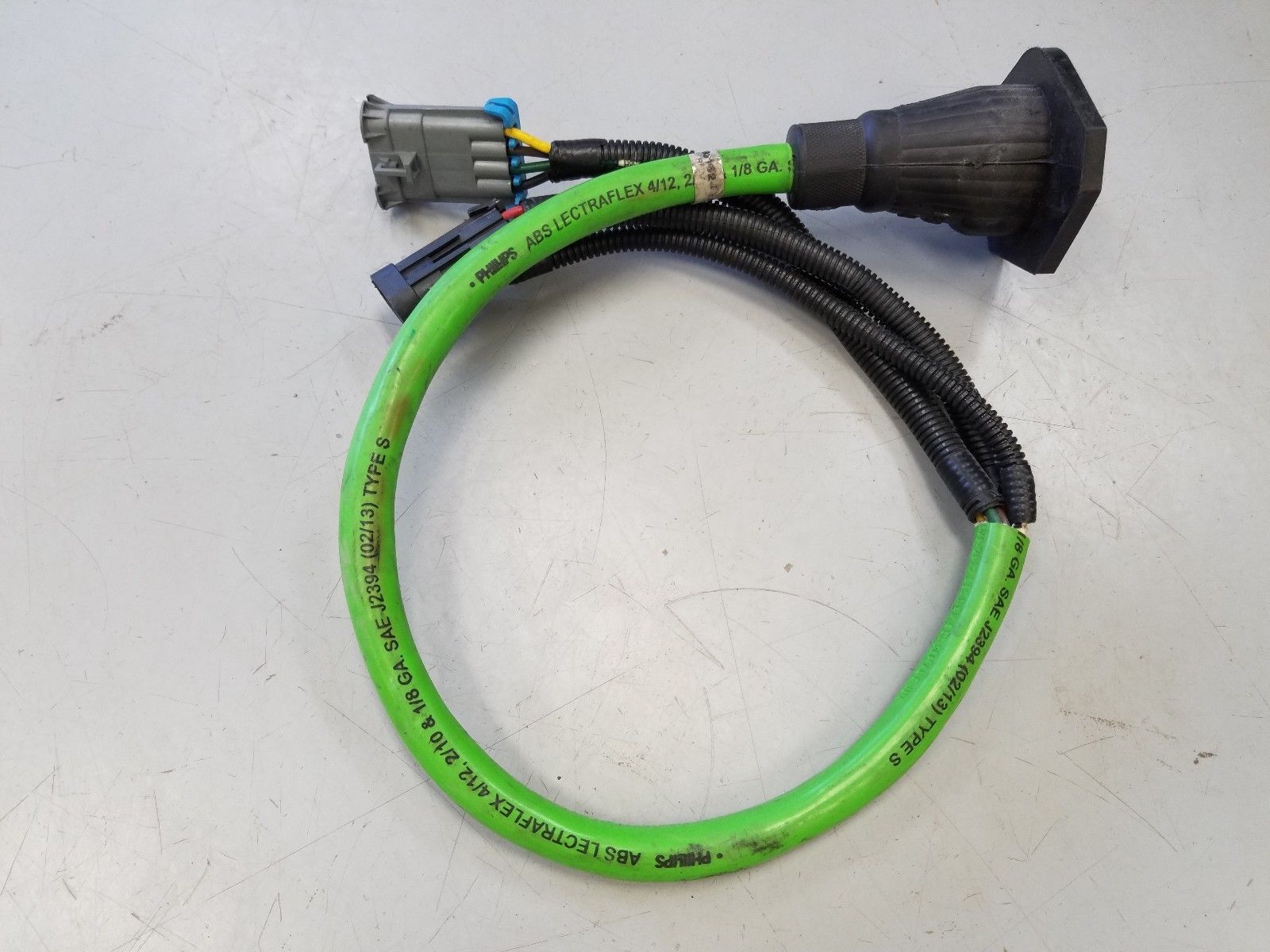 Phillips 22" Trailer Harness w/ Straight Primary Receptacle--P/N A06-93162-022 (3939727081558)