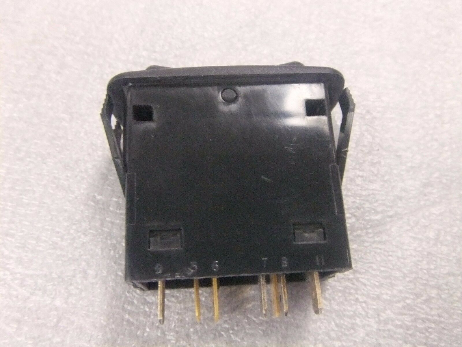 Freightliner Rocker Switch .4VA 28VDC Resistive--12V Lamp--P/N A06-86377-303 (3939721904214)