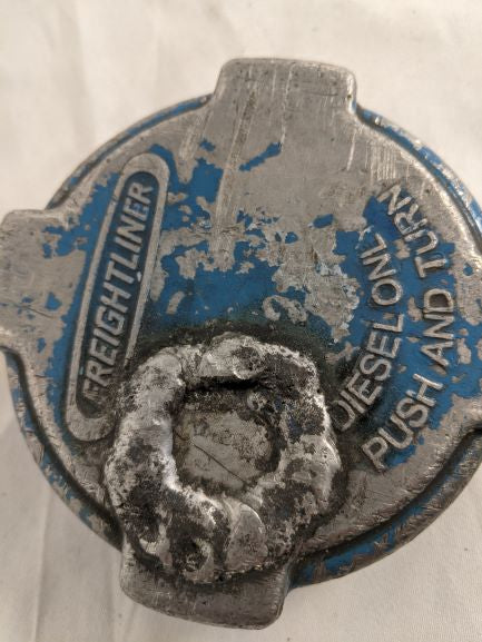 Damaged Freightliner 3.5" 1/4 Turn Diesel Fuel Cap - P/N 03-37017-000 (6583353704534)