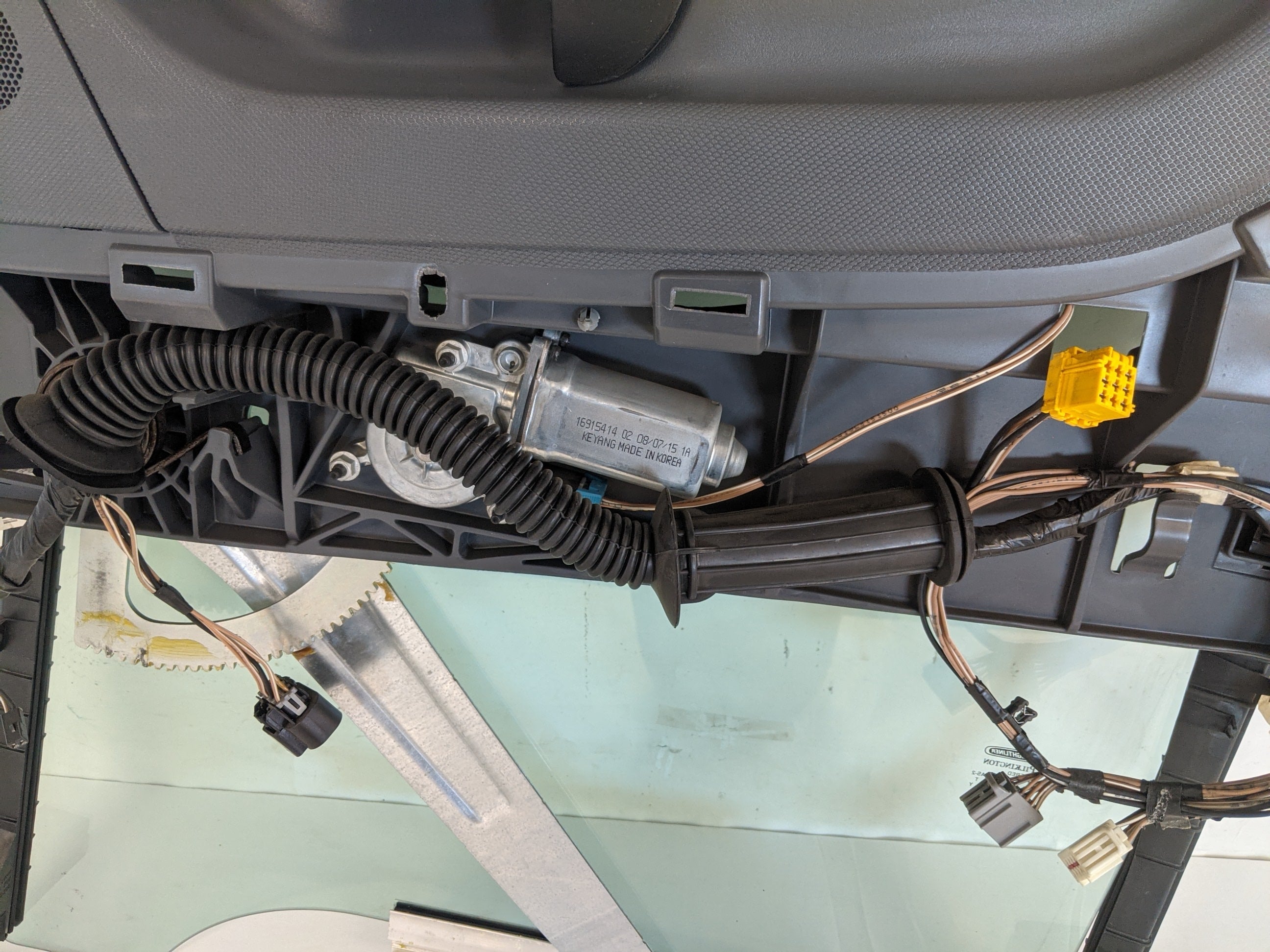 *Damaged Arm* Cascadia P3 RH Power Lock Door Module - P/N A18-68937-003 (8247758881084)
