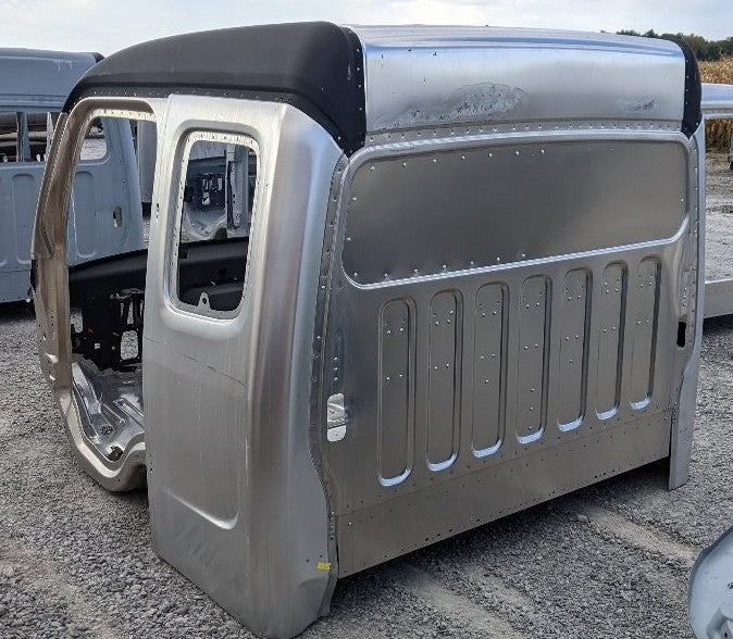 Freightliner M2 Extended Cab 2-Door #6