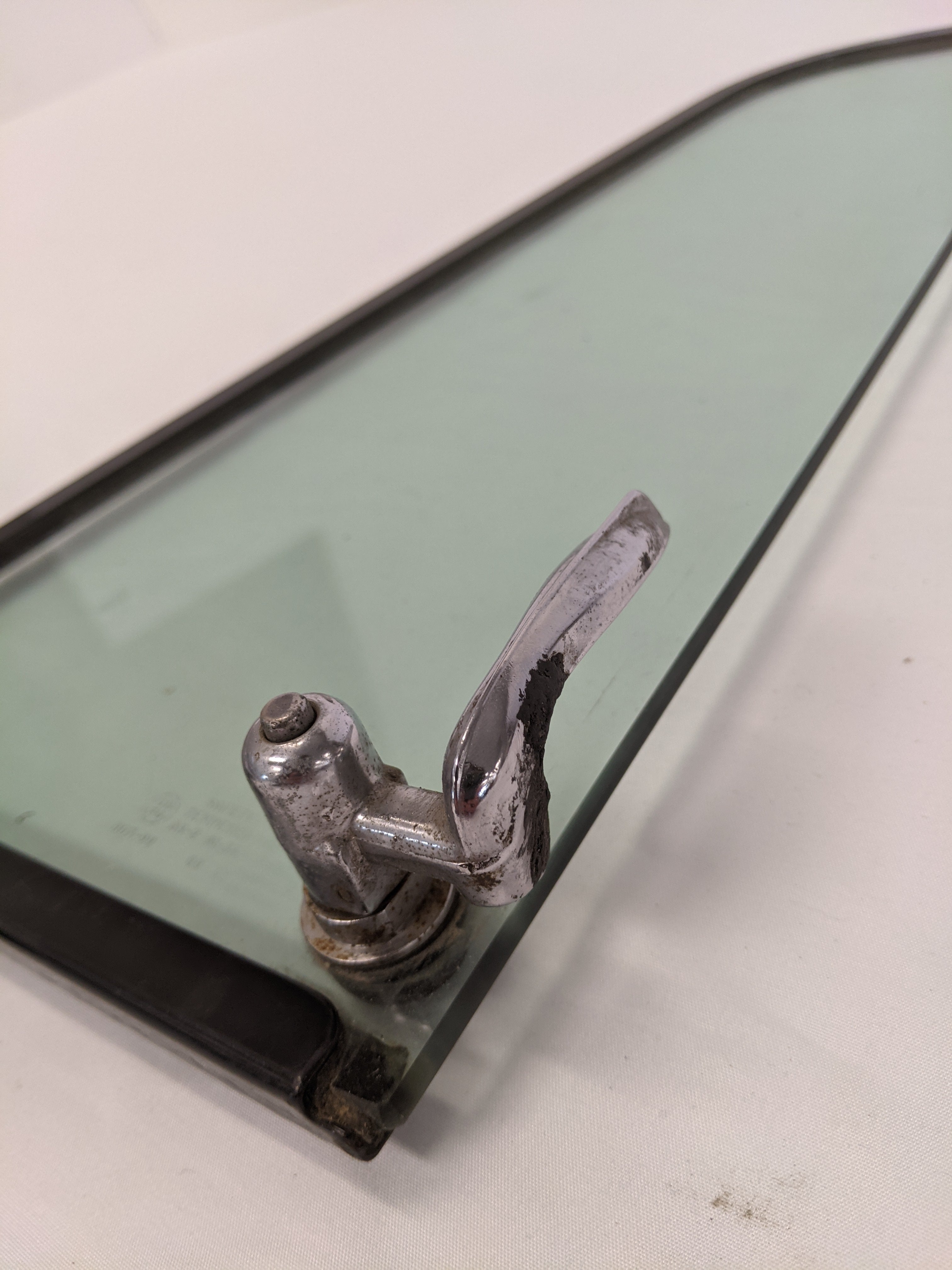 Used Freightliner FLD Classic RH Tinted Vent Window - A18-17428-003 (10115830808892)