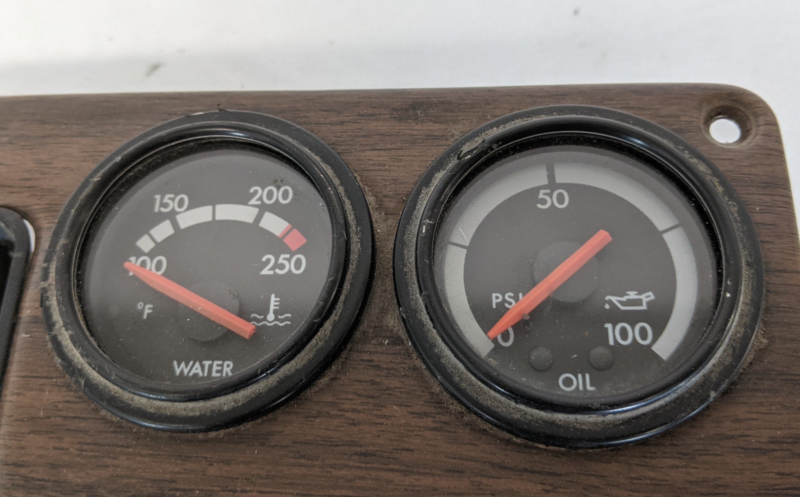 Used Freightliner FLD WG Dash Panel w/ 2 Black Gauges & Vent -P/N 22-32029-001 (9995525783868)