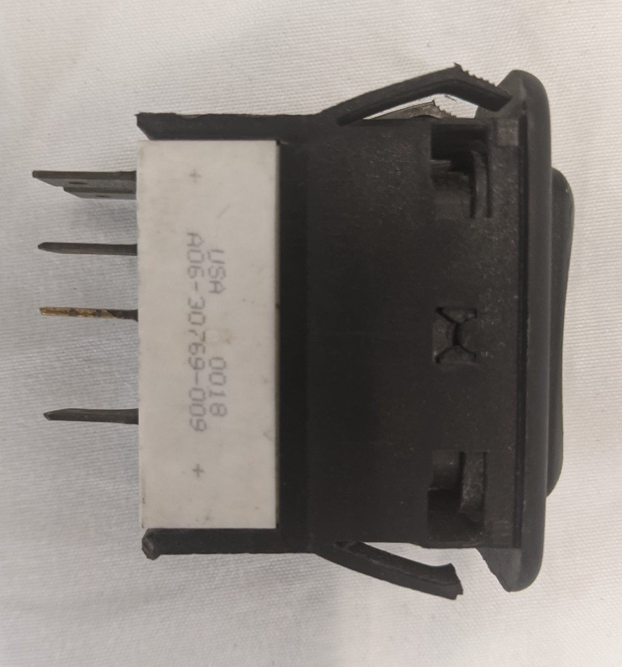 A06-30769-009 - Freightliner Engine Check Momentary Switch