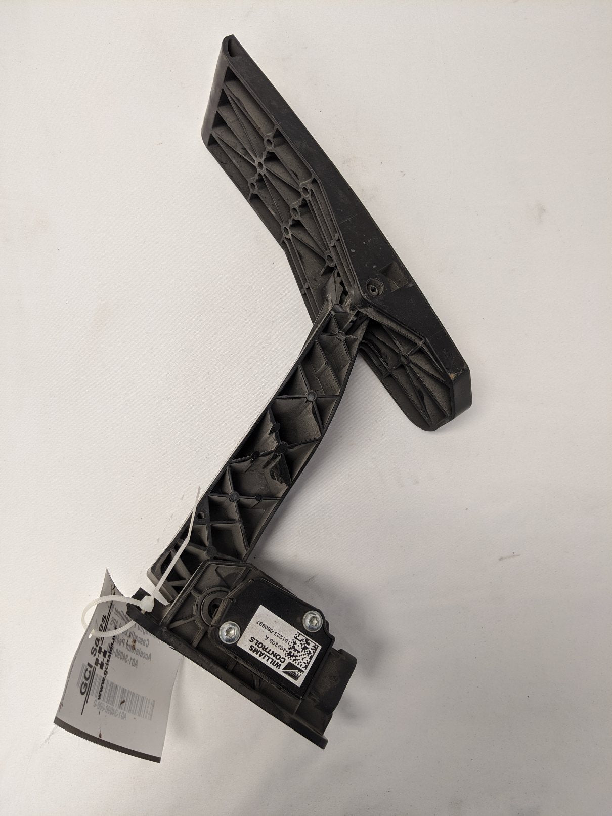 Damaged Freightliner M2, Cascadia Dual APS Accelerator Pedal - P/N A01-34090-000