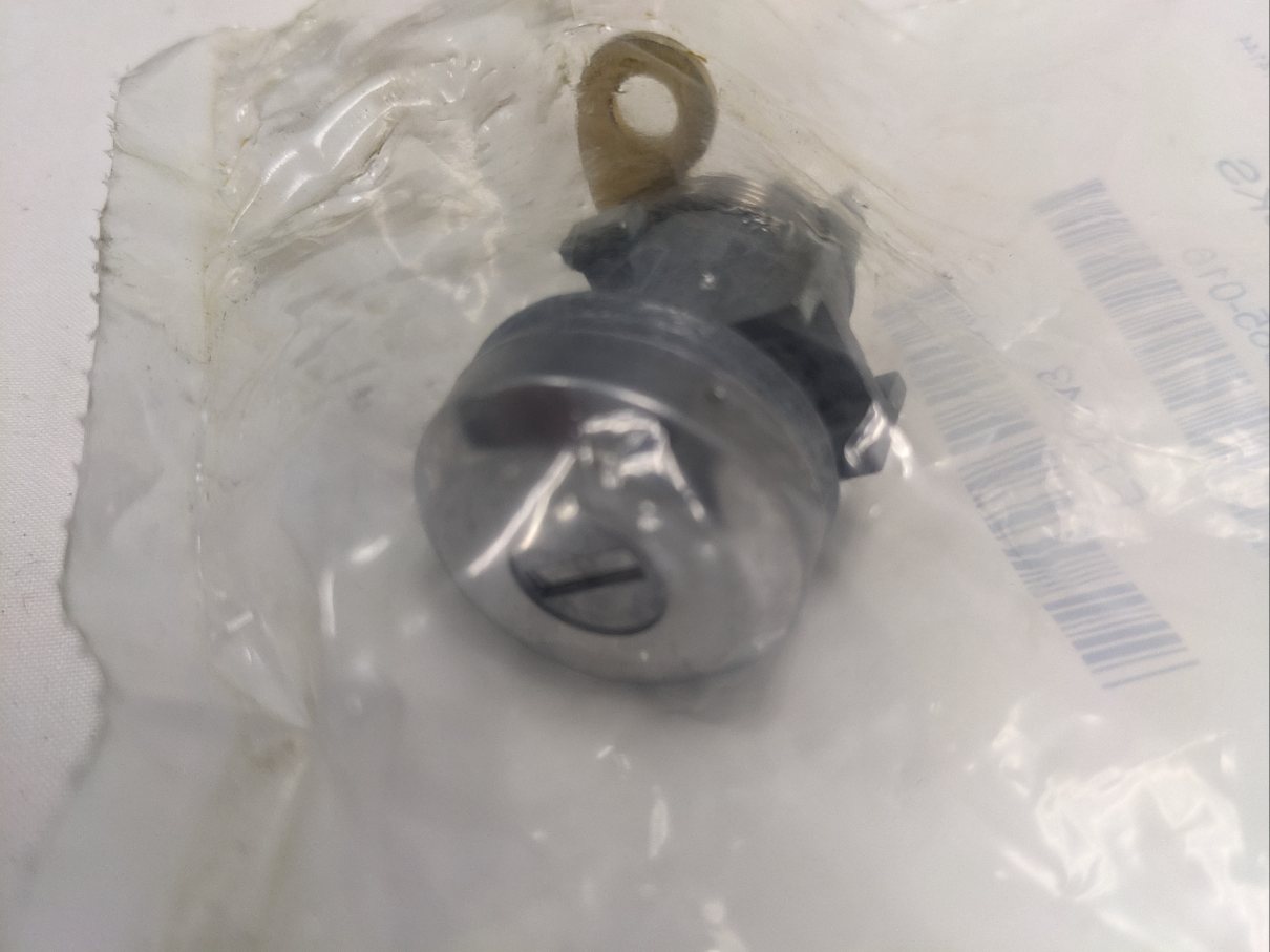 New Freightliner W4 Lockset, 4 Keys, Lockset - P/N W22-00065-016 (10133749662012)