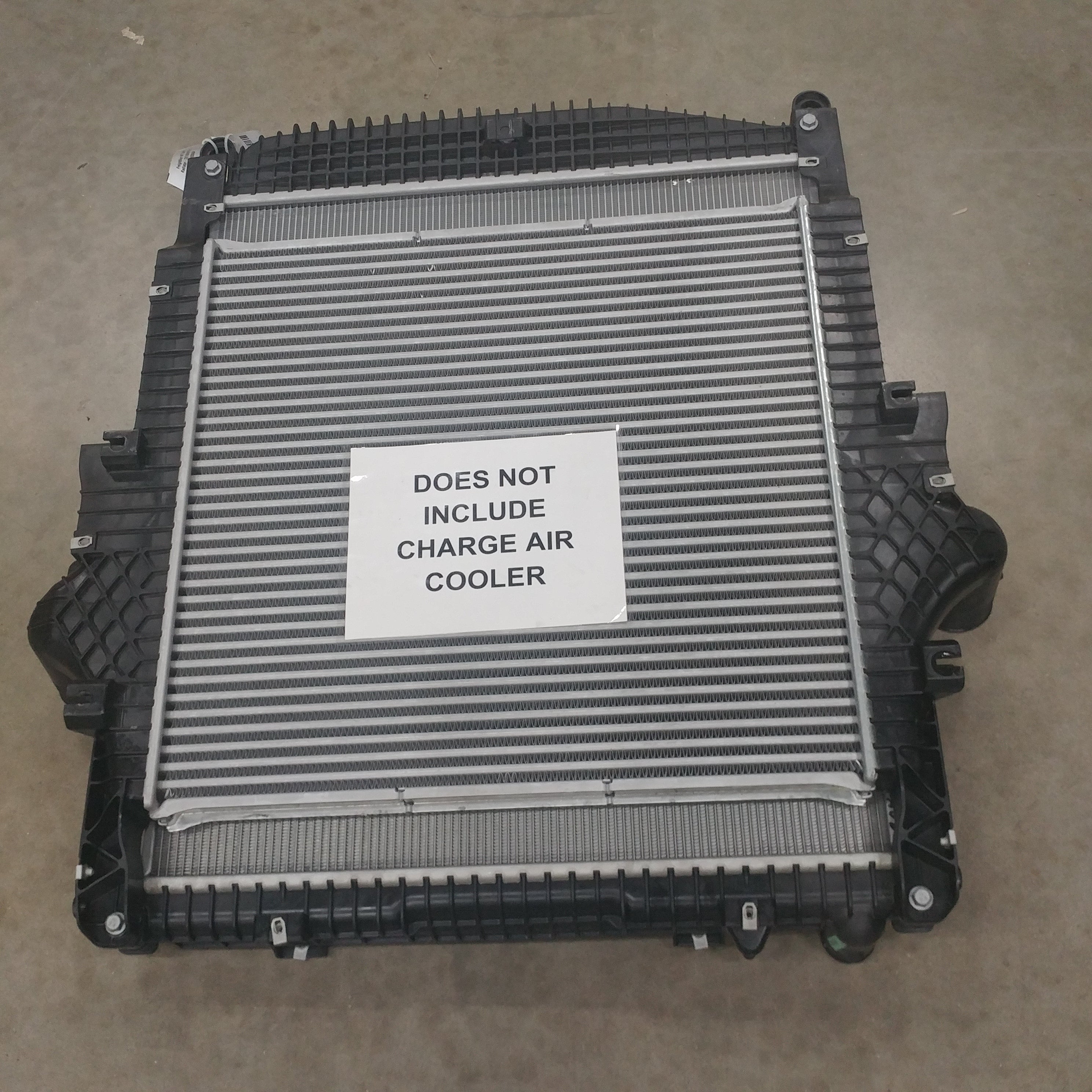 Freightliner M2 TitanX 32" x 28" Housed Radiator w/ Oil Cooler - P/N  TXE1004018 (8758664888636)