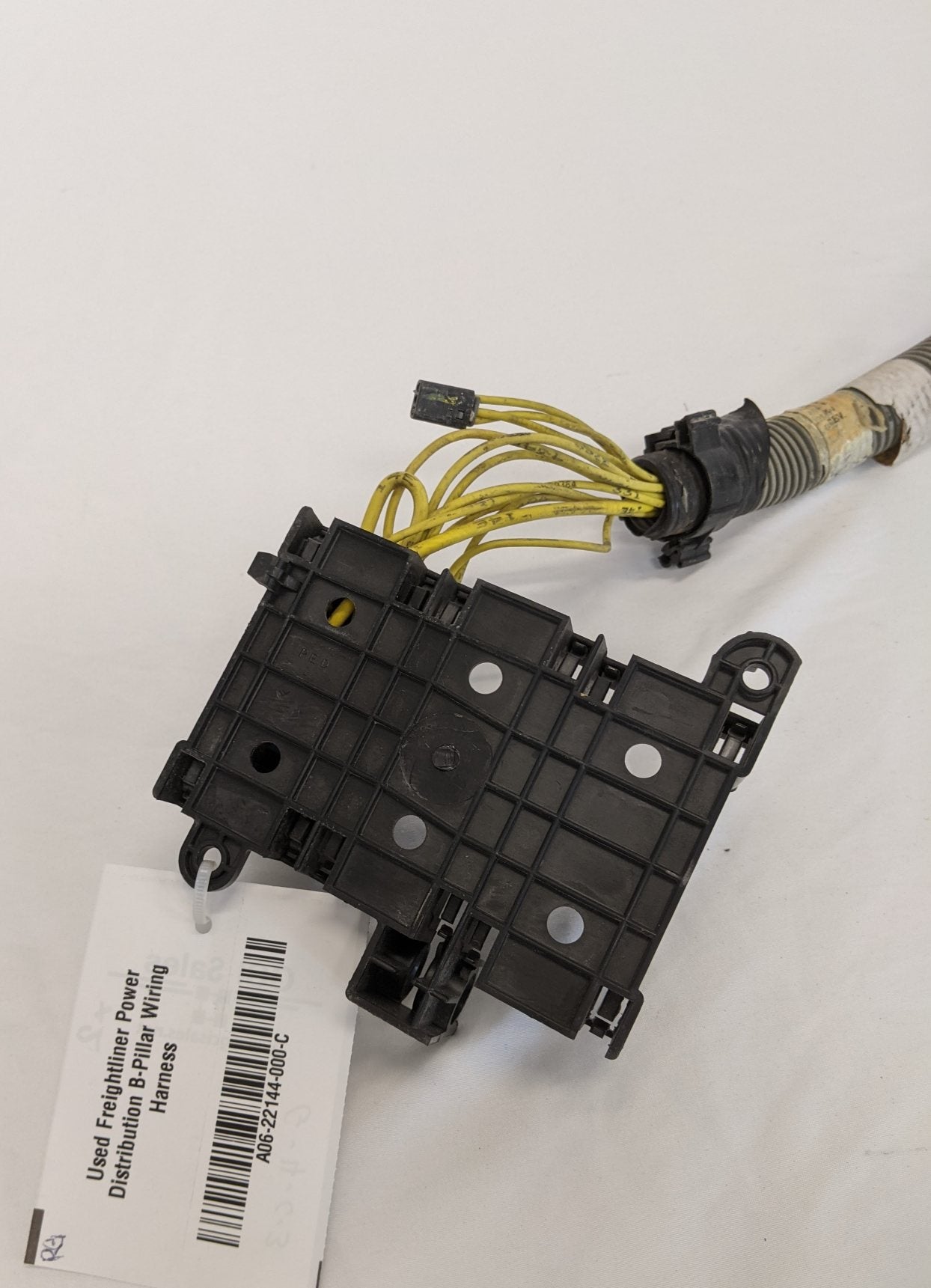 Used Freightliner Power Distribution B-Pillar Wiring Harness - P/N A06-22144-000 (10097195385148)