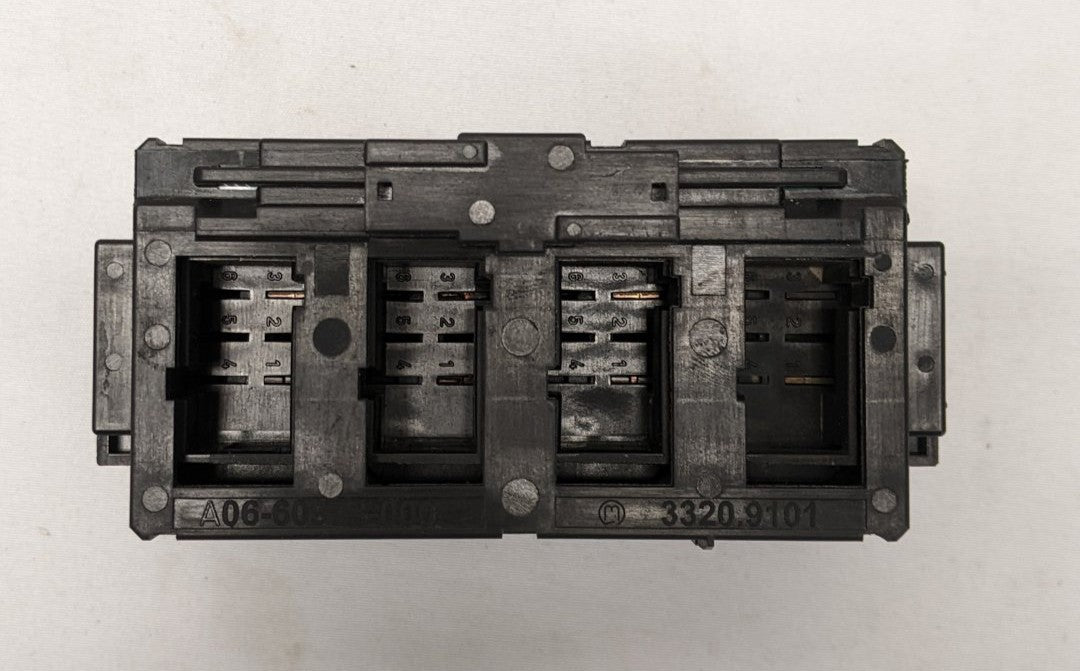 Freightliner Cascadia P3 Rocker Switch Panel A06-60973-000 Used