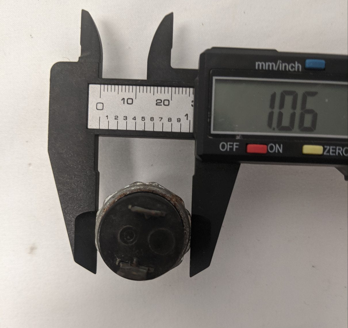 Used Freightliner Normally Closed Air Pressure Cut-Off Switch - P/N 5010A00003