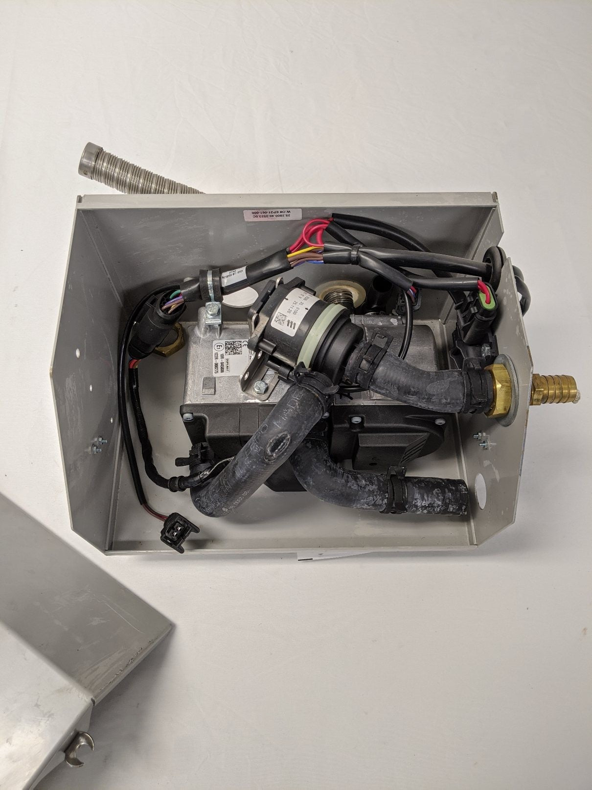 *Missing Fuel Pump* Used Espar Hydronic II D5S Boxed 12V Heater-P/N 252786106001