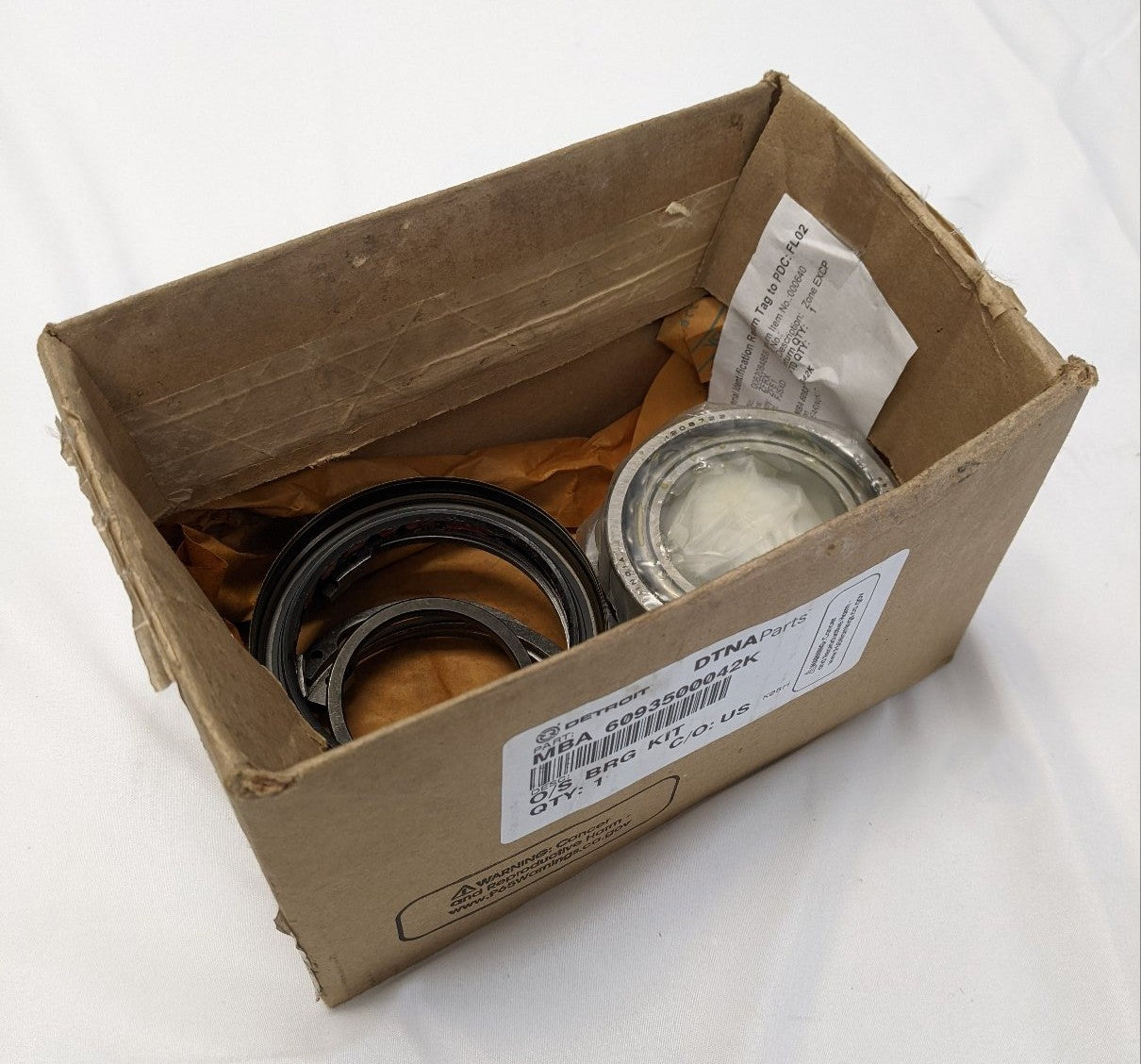 Detroit Rear Output Shaft Bearing & Sleeve Kit MBA 6093500042K