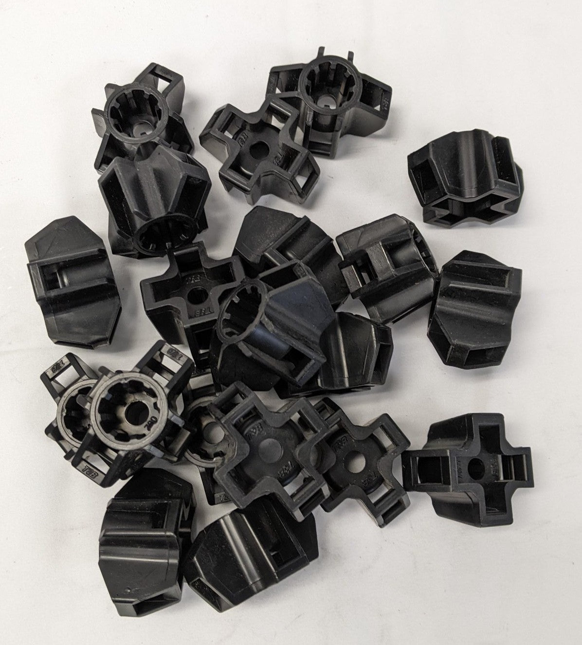 *Lot of 20* New Thomas Betts XMNY-625-0-D Ty-Rap Cable Tie Stud Mounting System