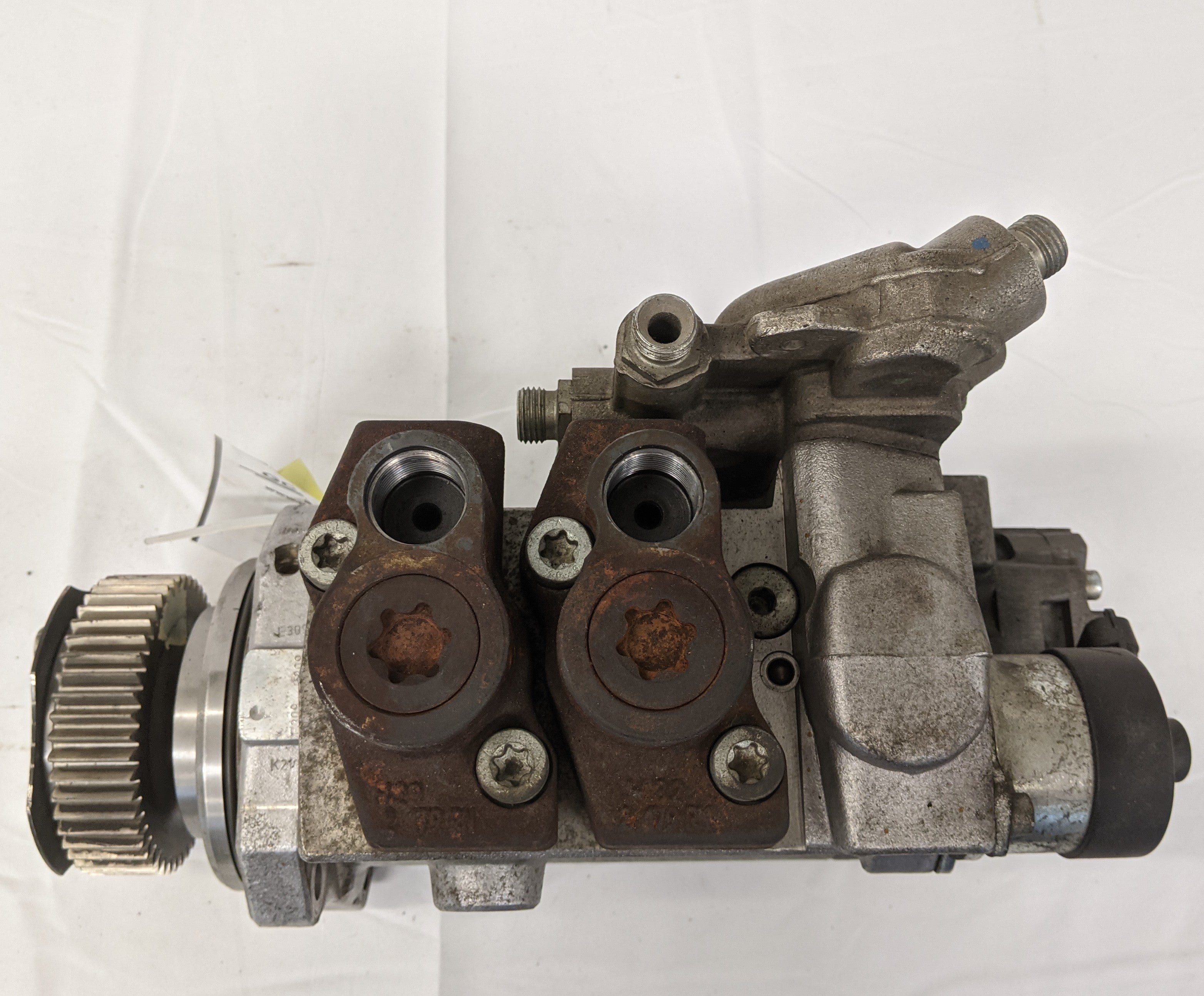 Used Detroit DD15 High Pressure Fuel Pump w/ Manifold - P/N A 472 090 03 50 (10091355734332)
