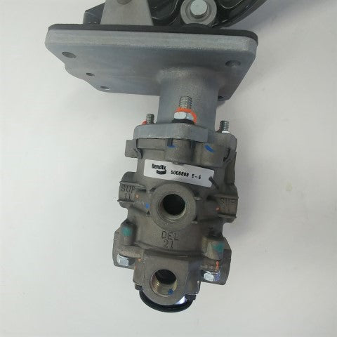 Freightliner Brake Pedal Valve--5006808 and Brake Pedal Assembly--A12-17438-006 (4041056026710)