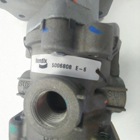 Freightliner Brake Pedal Valve--5006808 and Brake Pedal Assembly--A12-17438-006 (4041056026710)