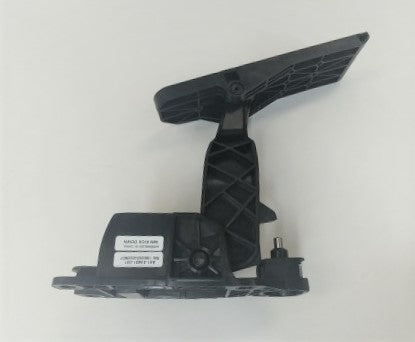 Damaged Freightliner Accelerator/Throttle Pedal - P/N  A01-33821-001 (4127090278486)