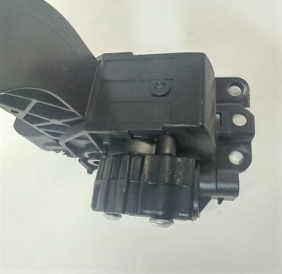 Damaged Freightliner Accelerator/Throttle Pedal - P/N  A01-33821-001 (4127090278486)