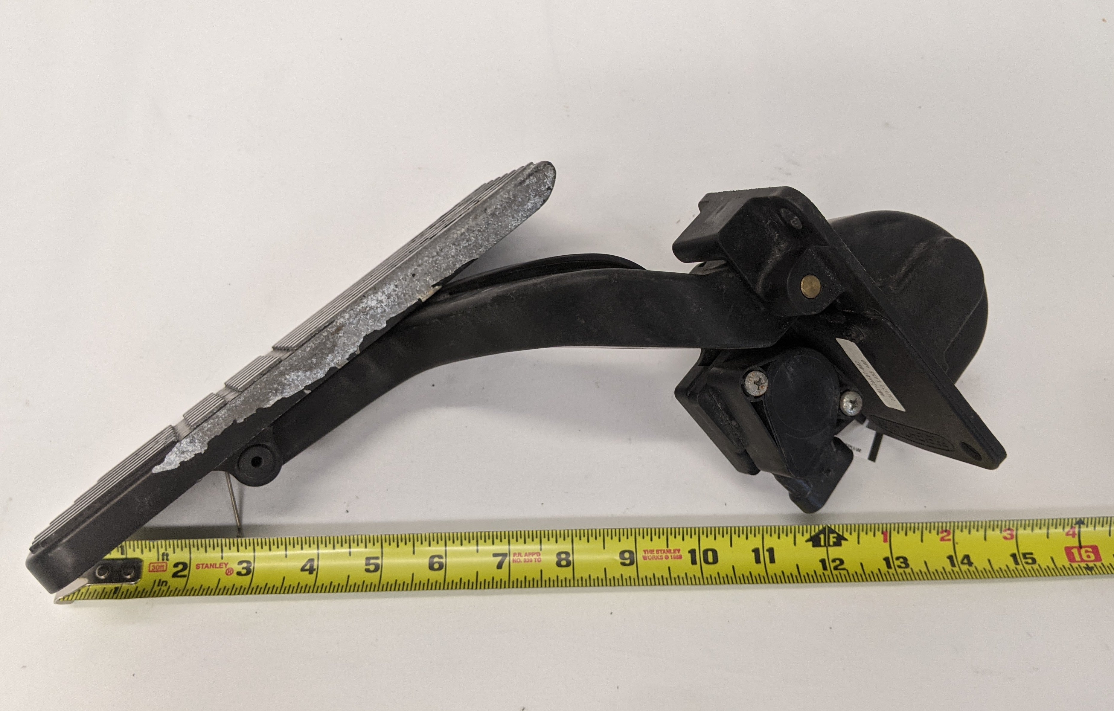 Freightliner Century, Columbia Accelerator Pedal - A01-26607-002