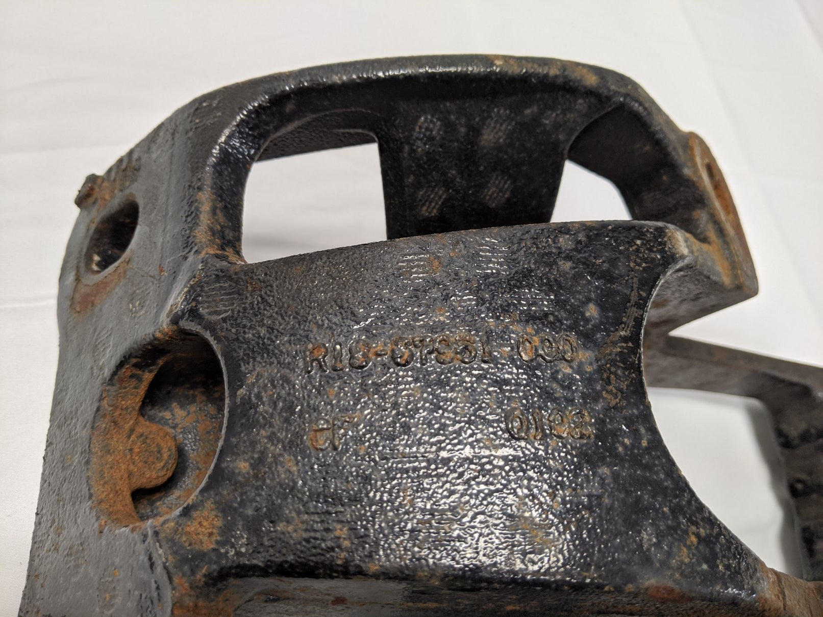 Used FTL Cascadia P4 Front Cab Support Mounting Bracket - P/N R18-67961-000