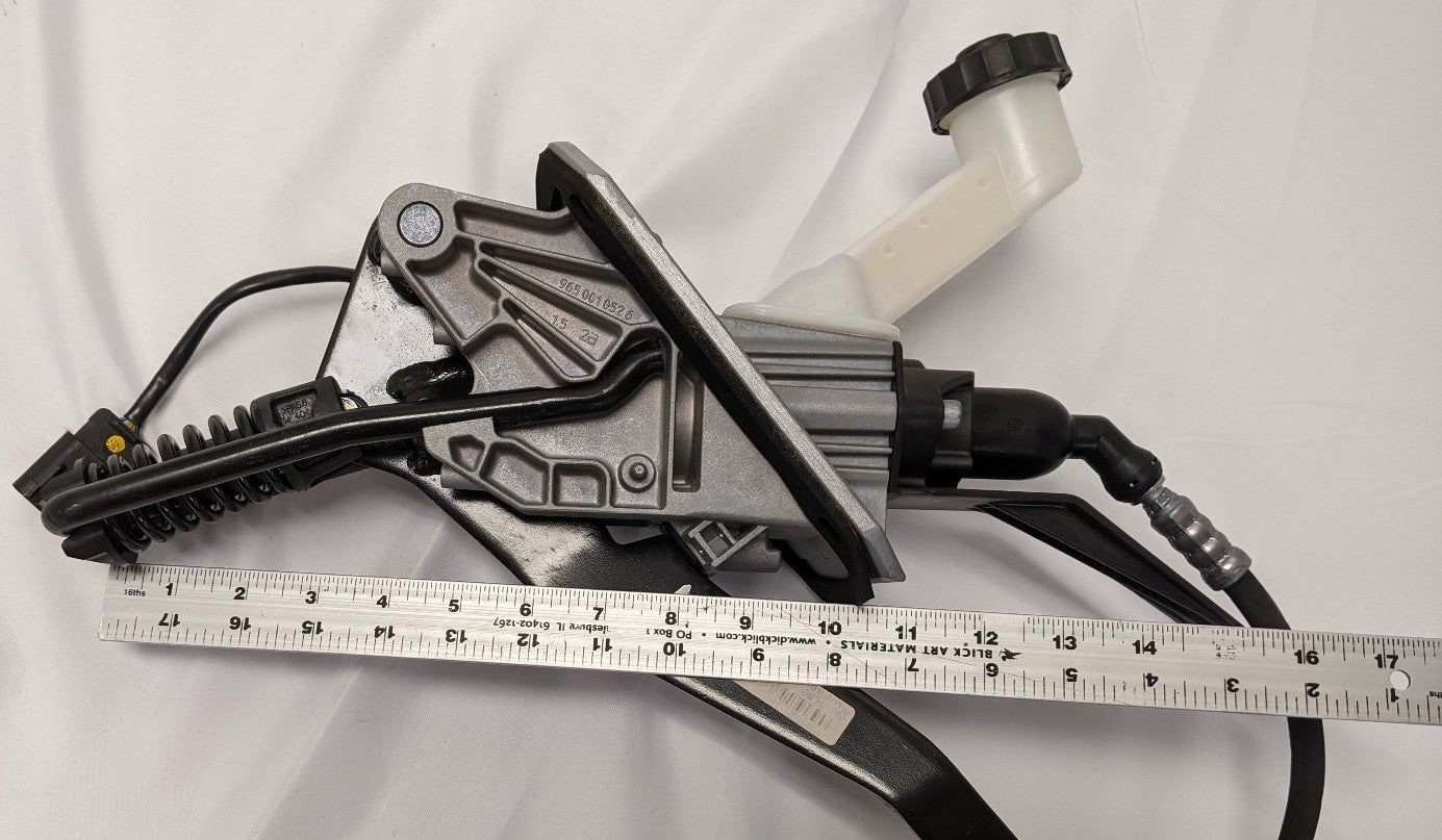 Freightliner Cascadia P3 Wabco Hydraulic Clutch Pedal A02-14082-000