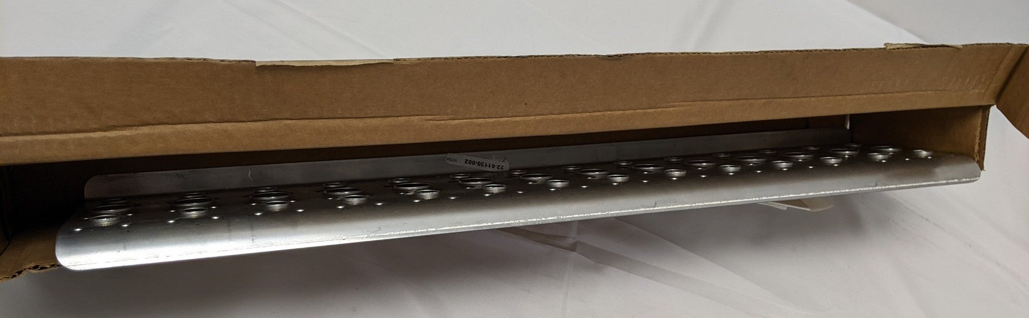 Freightliner 27" Chassis Fairing Tread Step Aluminum | 22-61130-002