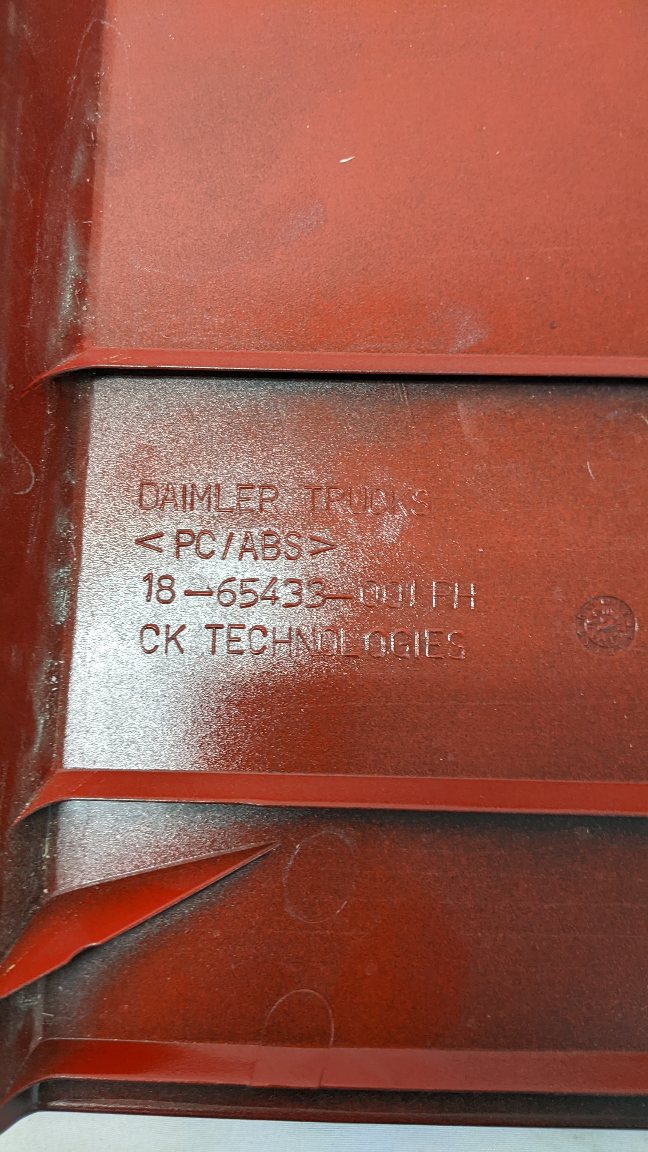 Freightliner 114SD RH Axle Forward Side Cowl Panel - P/N  18-65433-001