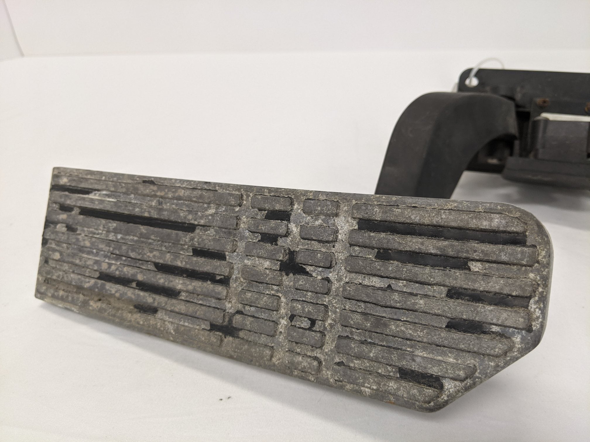 Used Freightliner Century, Columbia Detroit Accelerator Pedal-P/N A01-22954-003 (10020579148092)