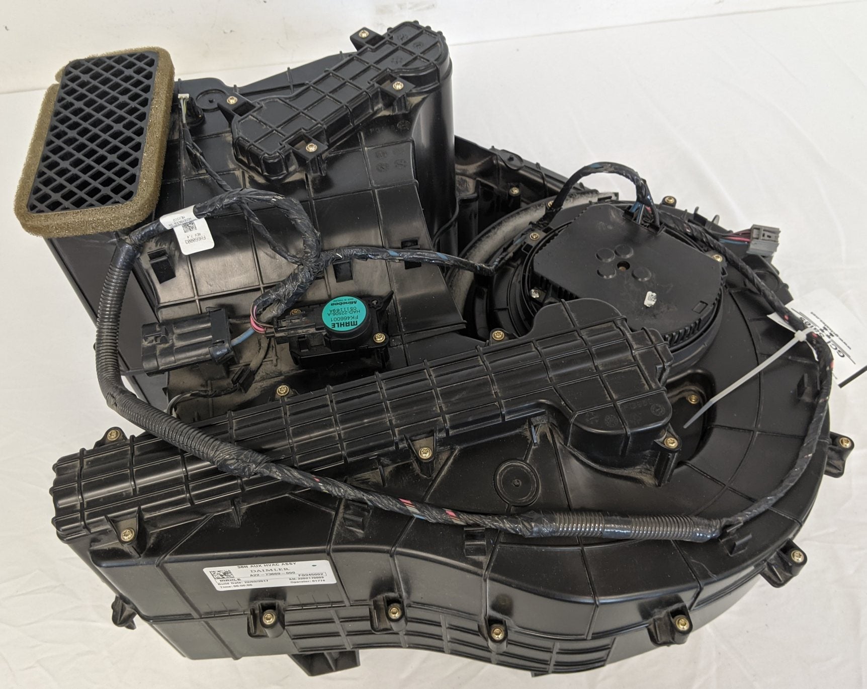 Damaged Freightliner Cascadia P4 126 Bunk Heater HVAC - P/N  A22-73669-000 (9618802147644)