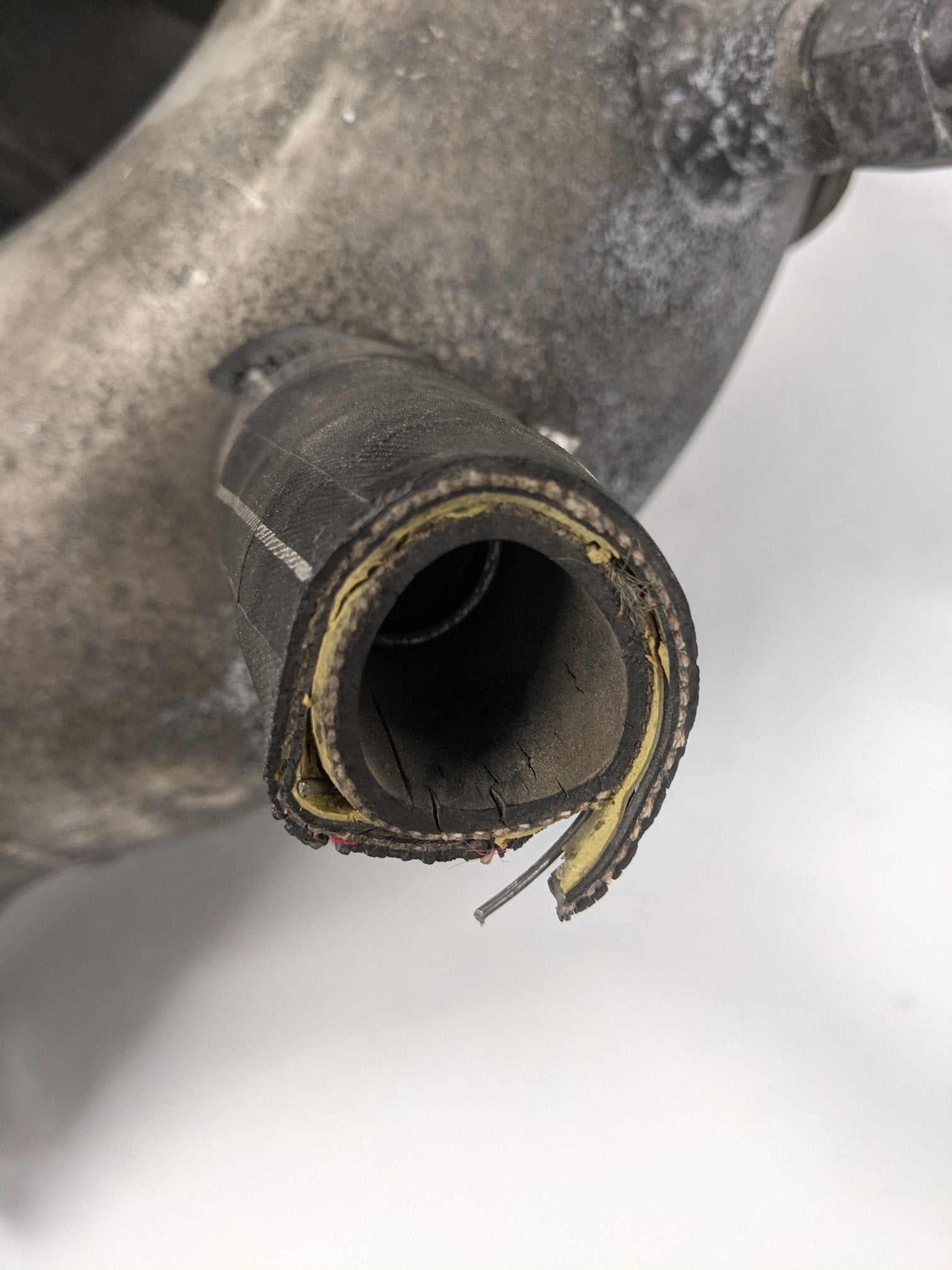 *Damaged Lid* Freightliner Columbia 120 Engine Air Cleaner Breather - P/N 150230 (10019444490556)