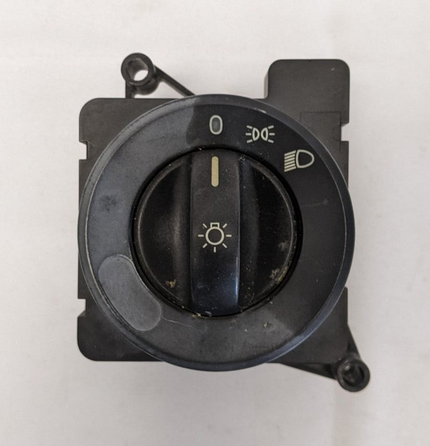Freightliner Cascadia Headlight Headlamp Switch A06-58685-001 Used