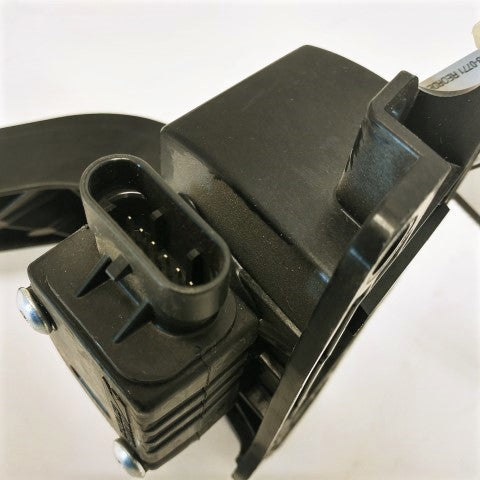 Freightliner Accelerator/Throttle Pedal - P/N  A01-33821-000 (4268426625110)