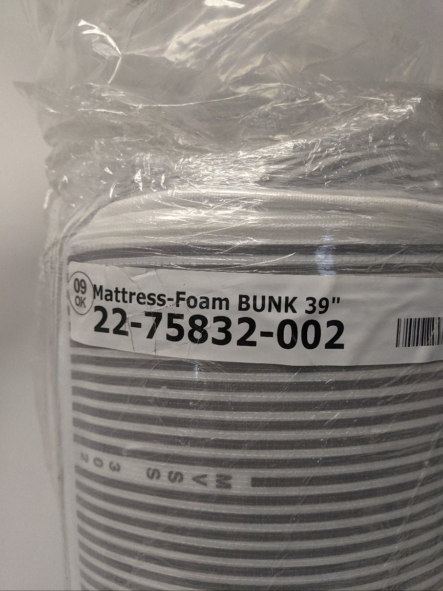 Freightliner Lower Foam Mattress 39x80x5" | 22-75832-002