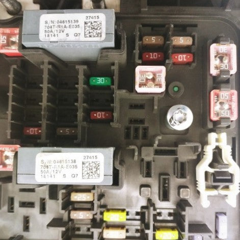 Freightliner Power Distribution Module VPDM Fuse Panel P/N  A06-90283-000 (4427912052822)