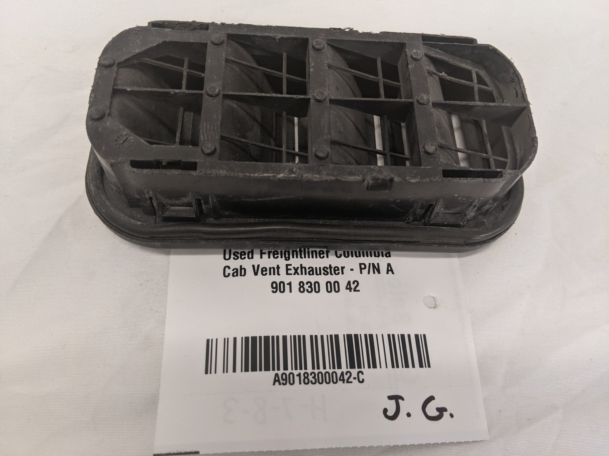 Freightliner Columbia Cab Vent Exhauster (A 901 830 00 42) - Used