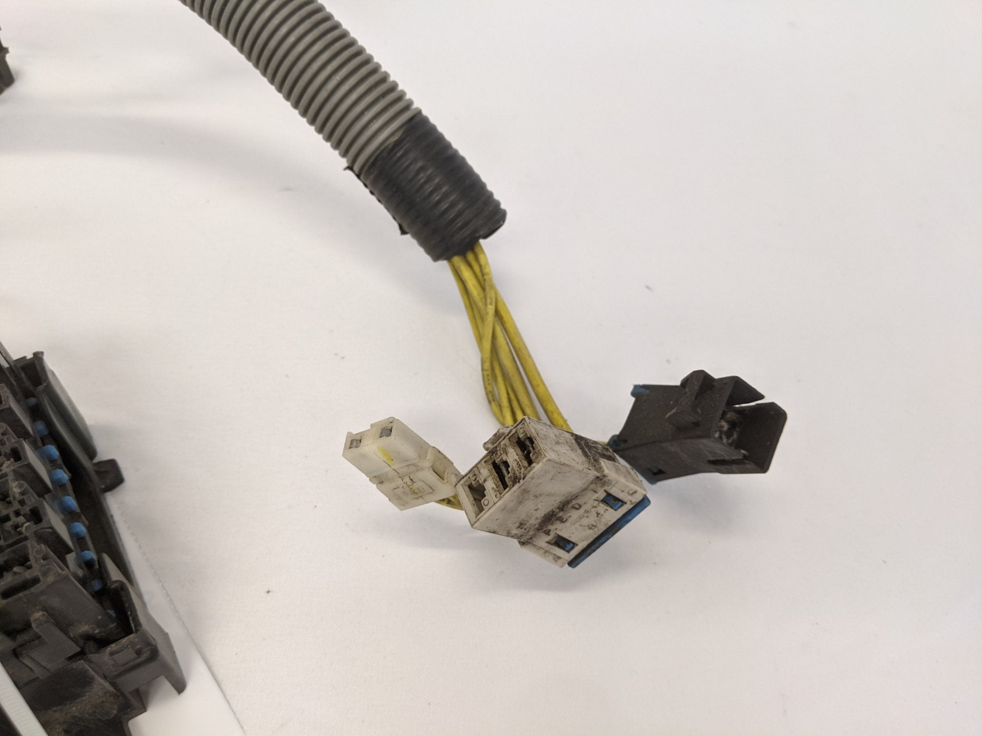 Used Freightliner Power Distribution B-Pillar Wiring Harness - P/N A06-22144-000 (10097195385148)