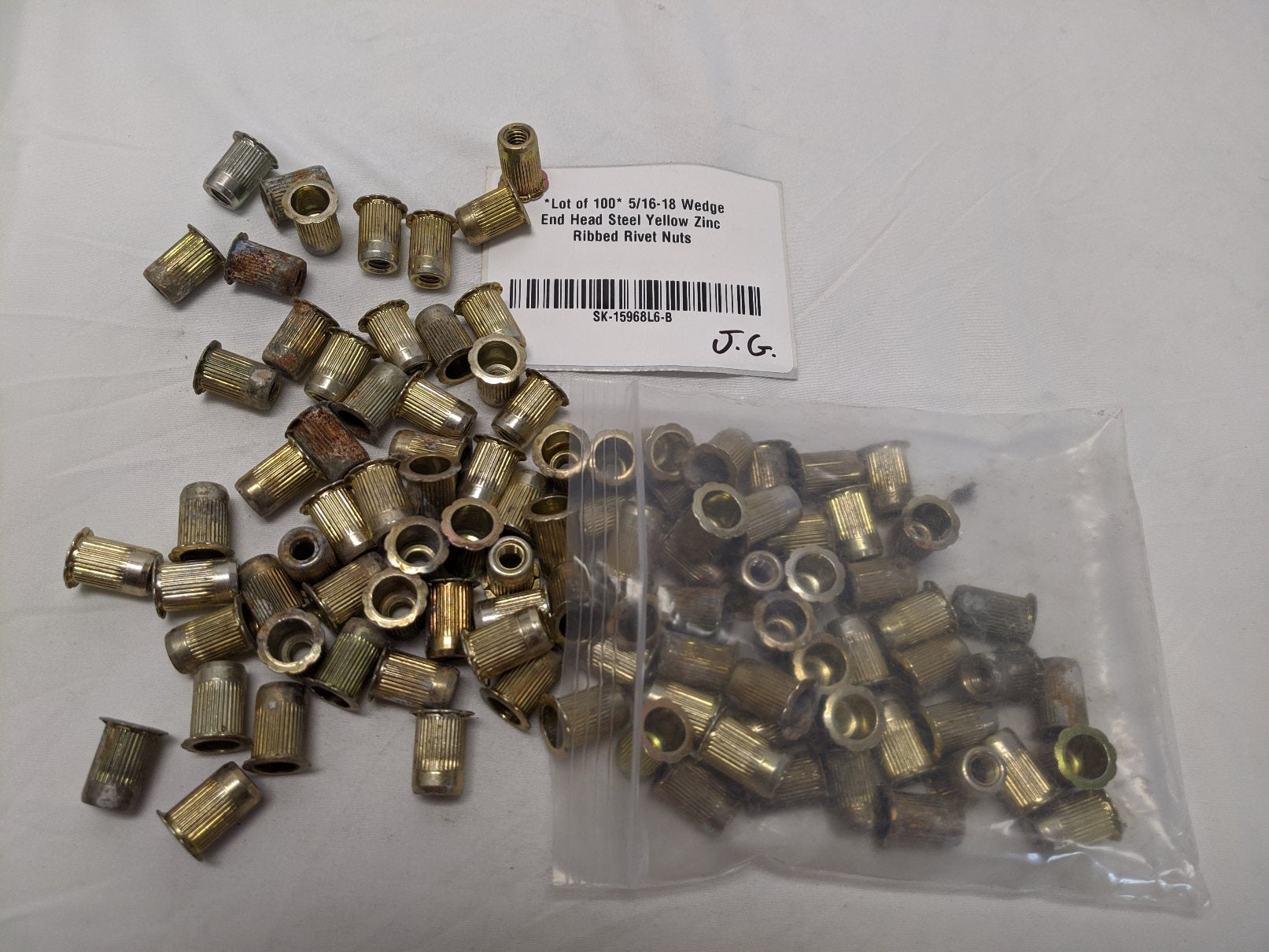 *Lot of 100* 5/16-18 Wedge End Head Steel Yellow Zinc Ribbed Rivet Nuts